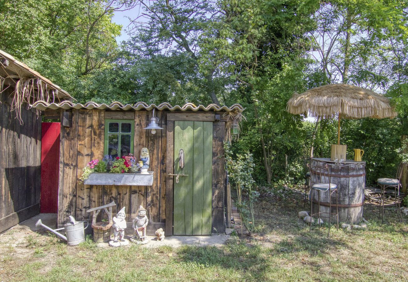 Bungalow in Cabannes - Vent de Bohème